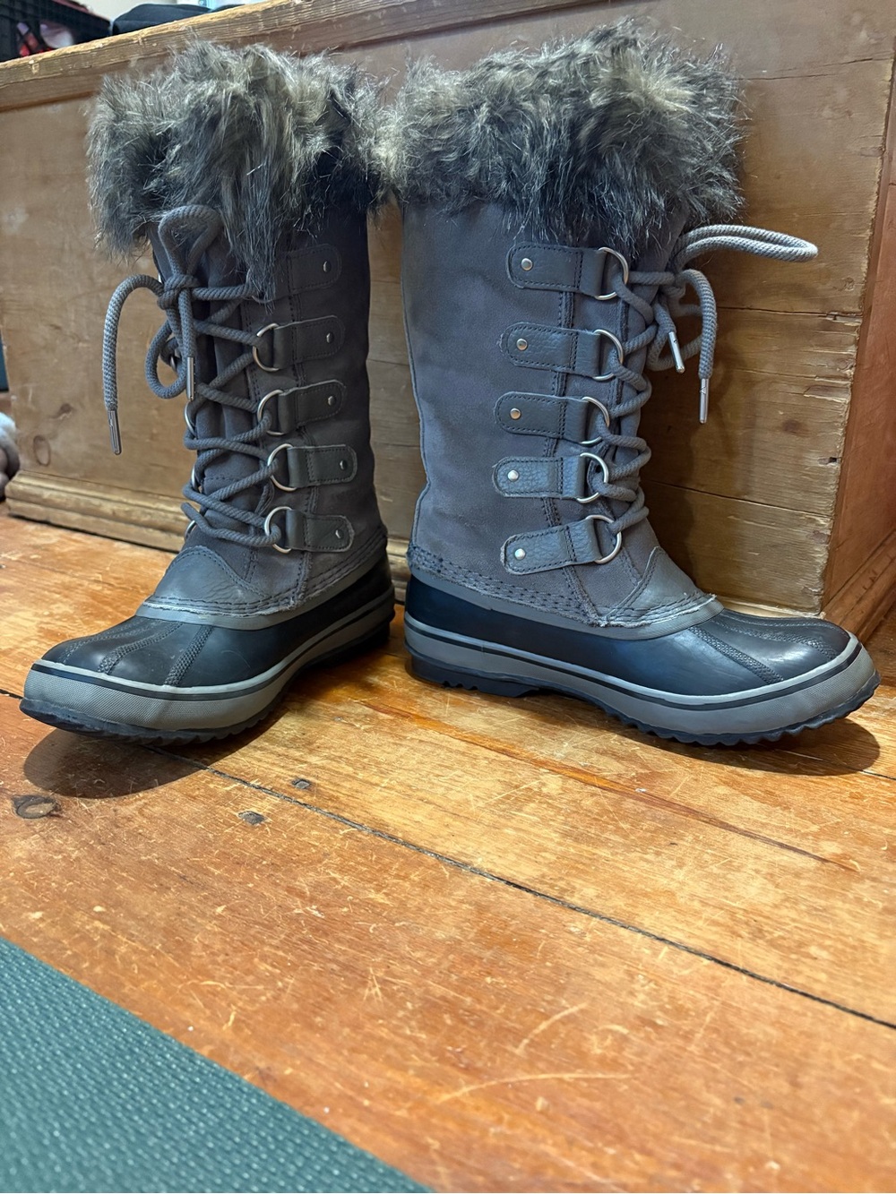 Sorel Joan of Arctic lace up boot size 7 suede gray faux fur